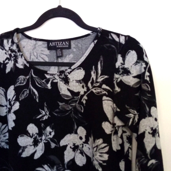 Artizan Floral 3/4 Sleeve Sharkbite Hemline Top - Picture 3 of 10